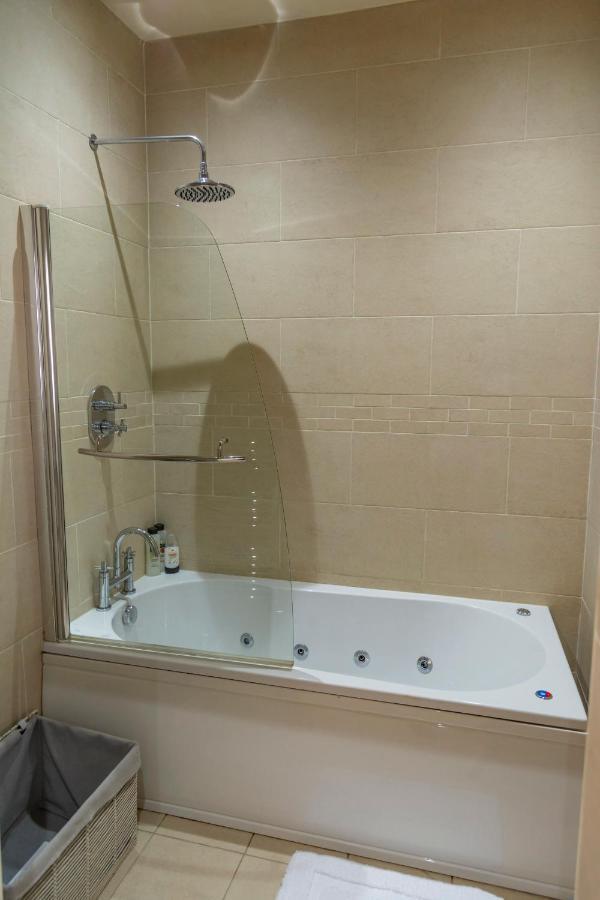 Apartment No 1 - The Old Red King Pub, Whitefield, مانشستر المظهر الخارجي الصورة